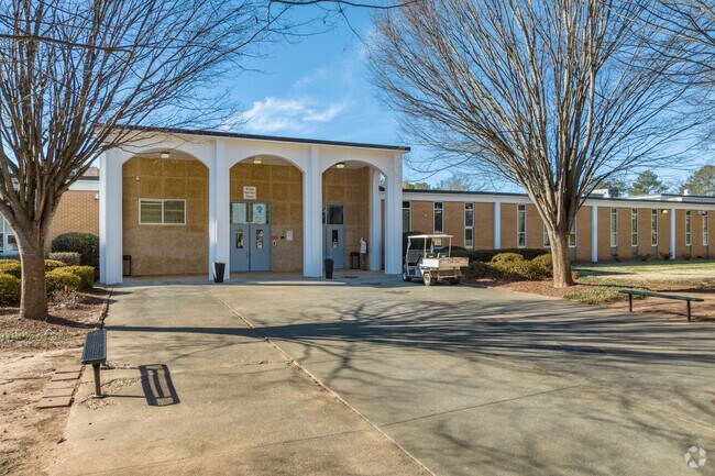 Druid Hills Middle School is a public school in the Dekalb County Schools system.