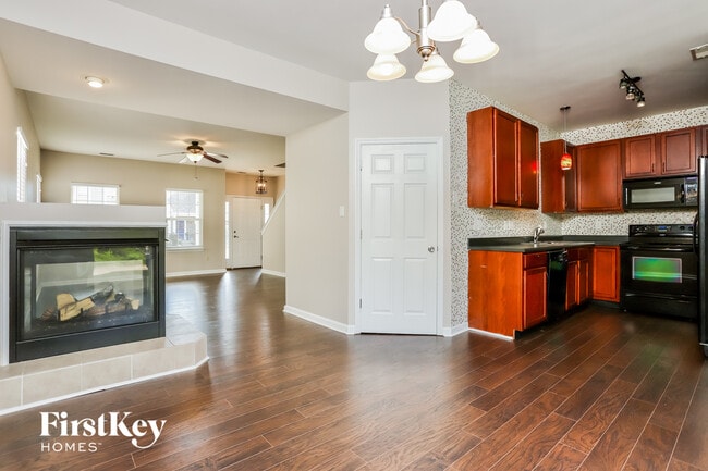 1027 Glengarry Dr, Wentzville, MO 63385 - photo 6