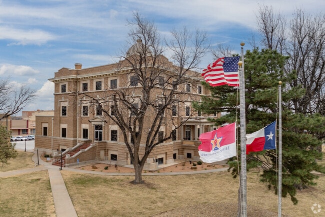 The Plainview Municipal Courthouse is the centerpiece of downtown.