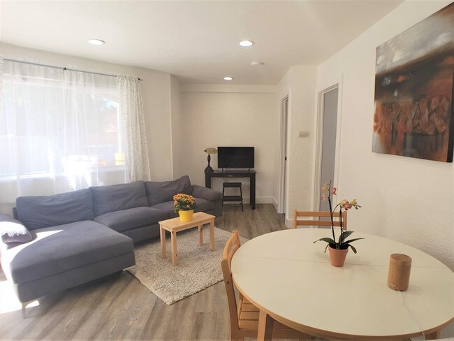 5421 Market St unit C, Emeryville, CA 94608 - photo 2
