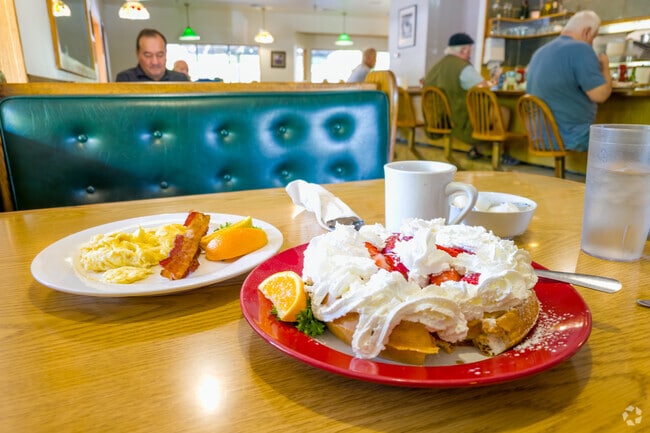 Louie's Fine Foods in Copperfield serves high quality diner favorites.