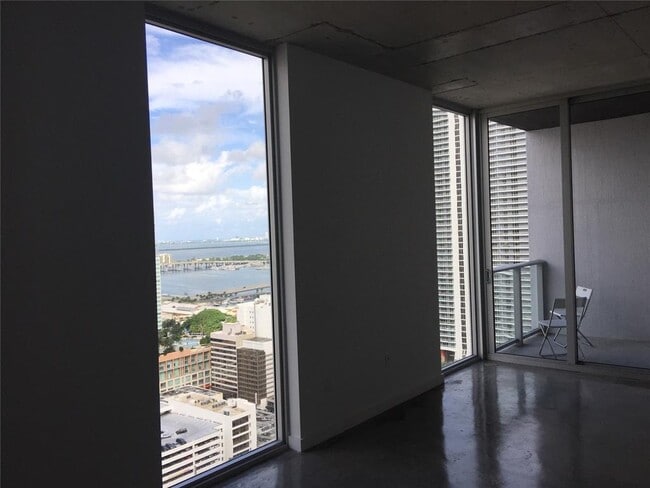 Centro unit 2904, Miami, FL 33131 - photo 4