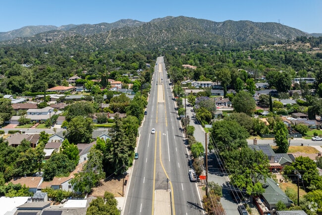 The La Canada Flintridge neighborhood offers many beautiful views.