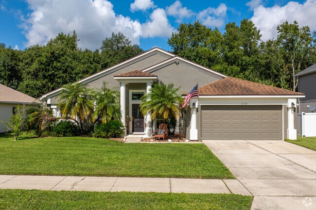 This charming Live Oak Reserve home proudly displays the American flag.