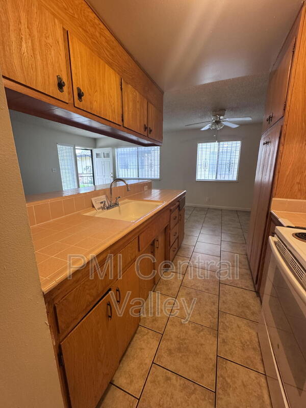 1331 Pinetree Dr, Stockton, CA 95203 - photo 6