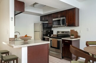 15000 Davis Ln, Lake Oswego, OR 97035
