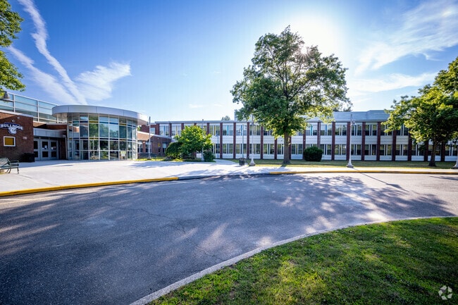 Roslyn MS promotes lifelong learning through social, emotional and intellectual development.
