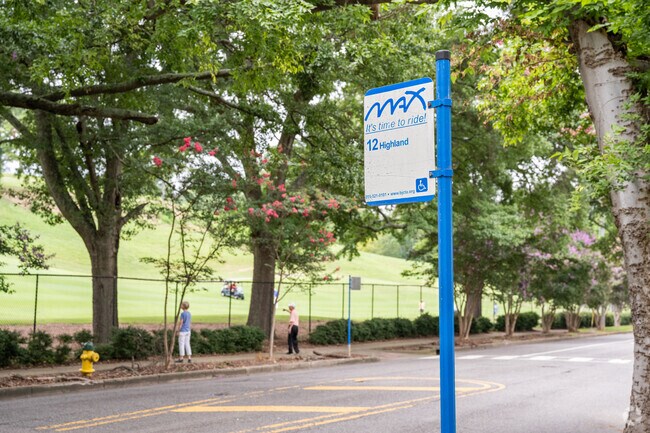 In the Lakeview District you can enjoy public transportation throughout the neighborhood.