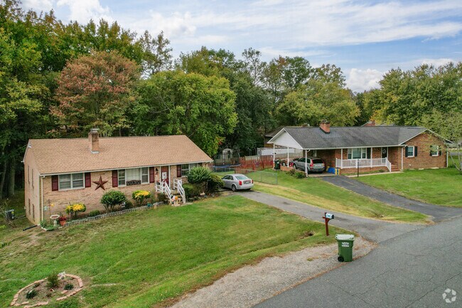 Ranch homes are sprinkled throughout Bellvue.