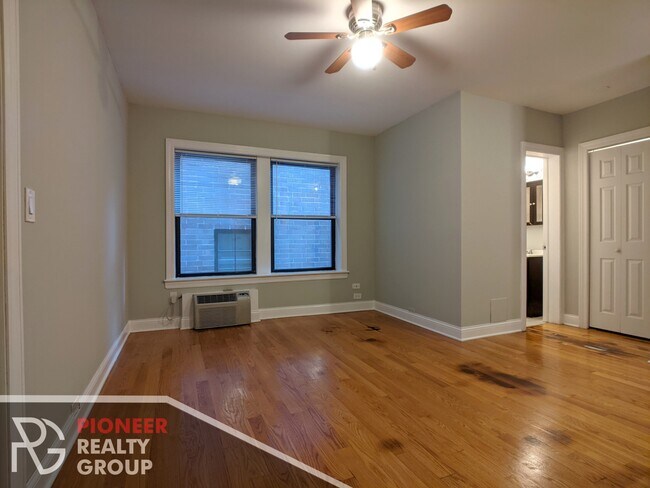 833 W Wolfram St unit 3, Chicago, IL 60657 - photo 3