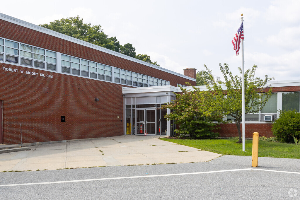 Governor John Fairfield School is located in Saco and serves grades K-2.