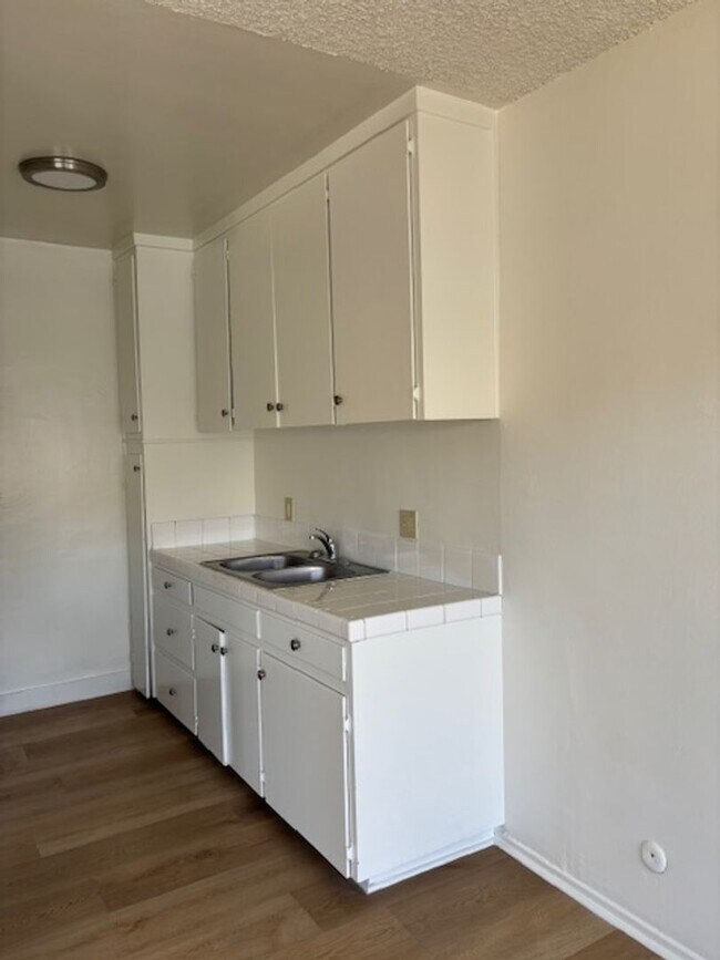 Berendo 221, Los Angeles, CA 90004 - photo 7