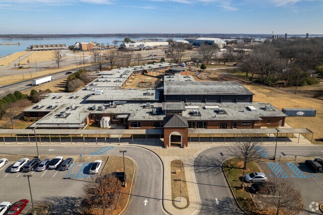 Campus of Leon Sheffield Magnet Elementary School in Decatur Alabama.