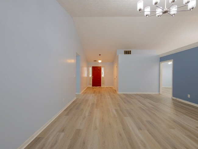 2218 Willow Crest Cir, Lawrenceville, GA 30044 - photo 5