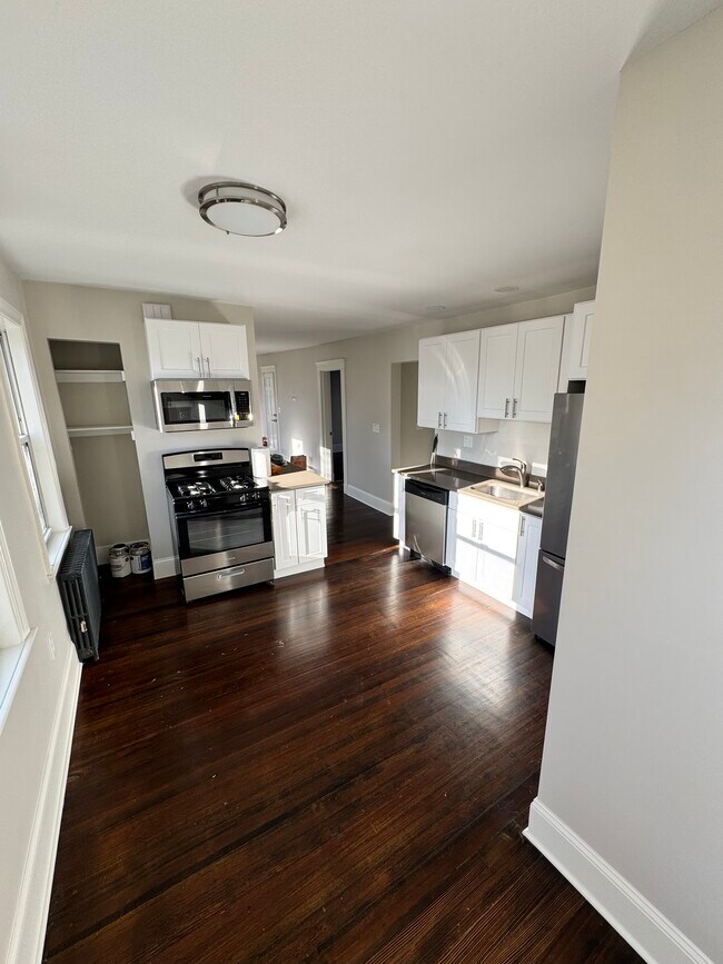 146 Avon St unit 146 Avon 1, Malden, MA 02148 - photo 4