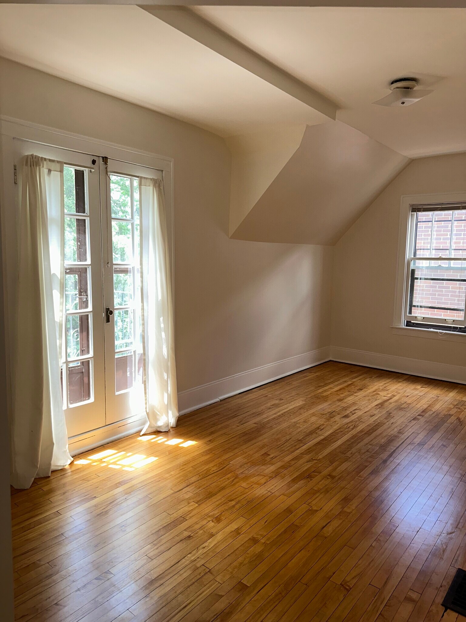 4700 W Hutchinson St unit First Floor, Chicago, IL 60641 - photo 1