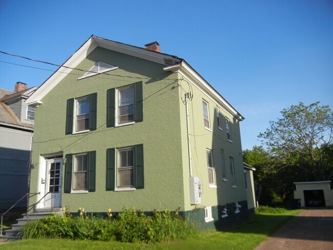 132 Colchester Ave unit 1, Burlington, VT 05401 - photo 3