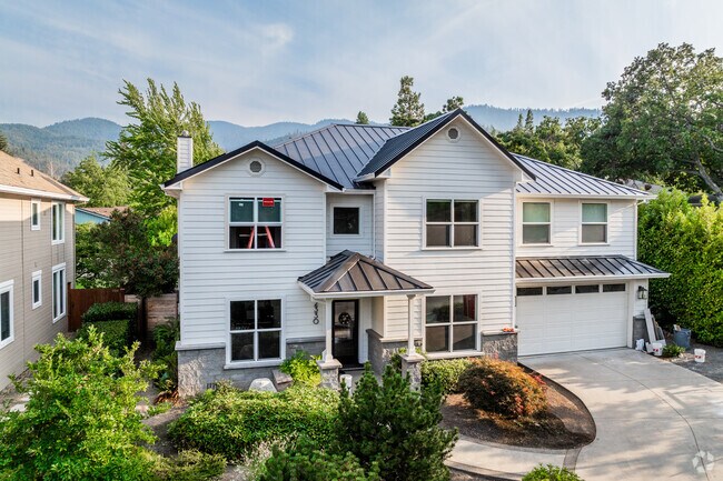 Cottage District is home to many craftsman style homes.