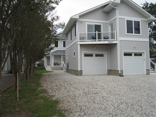 Exterior Street View w/ balcony