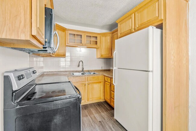 1520 W 9th St, Waterloo, IA 50702 - photo 4