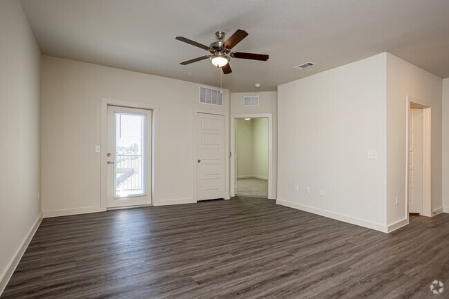 2BR, 2BA - 1,143SF