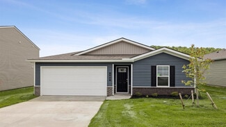 165 S Blissful Meadows Dr, Harriman, TN 37748