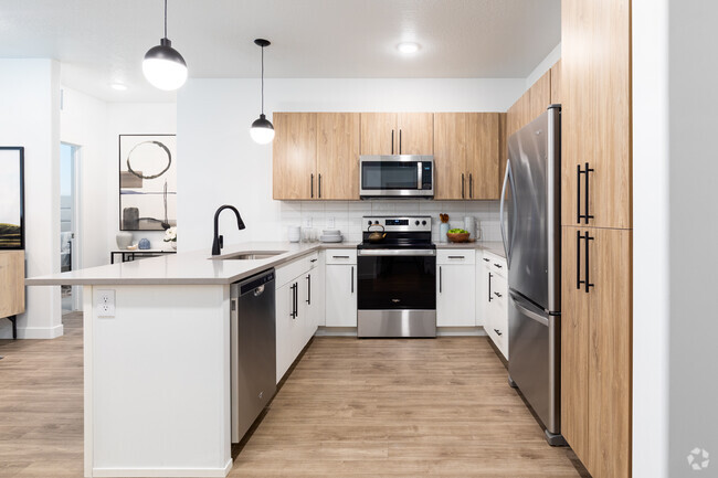 2BR, 2BA - 1,046SF