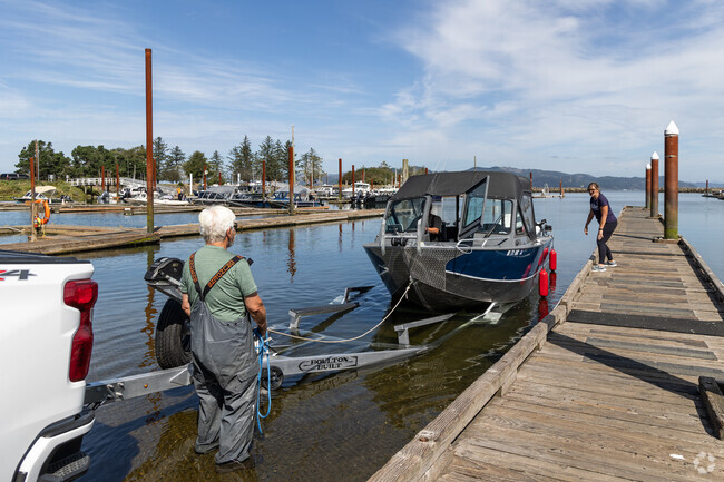 To the west of the neighborhood, boats can dock at the Hammond Boat Basin.