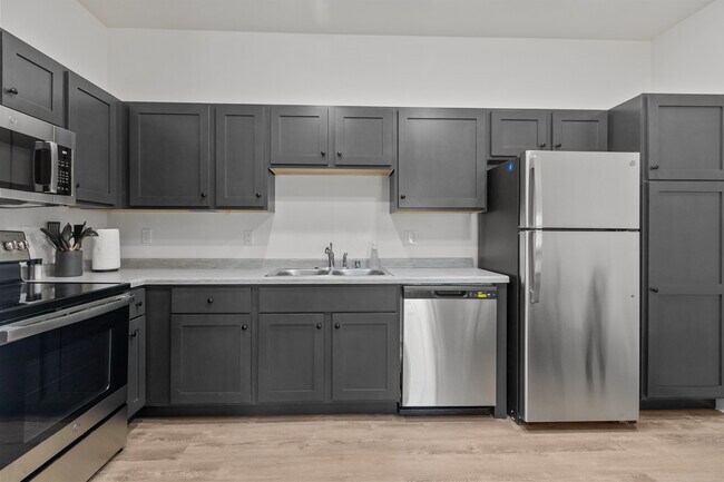 Fox Flats-Fully Furnished with Private Garage, Neenah, WI 54956 - photo 7