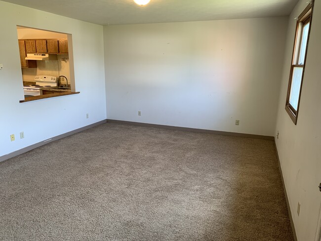 21 Main St, the Plains, OH 45780 - photo 3