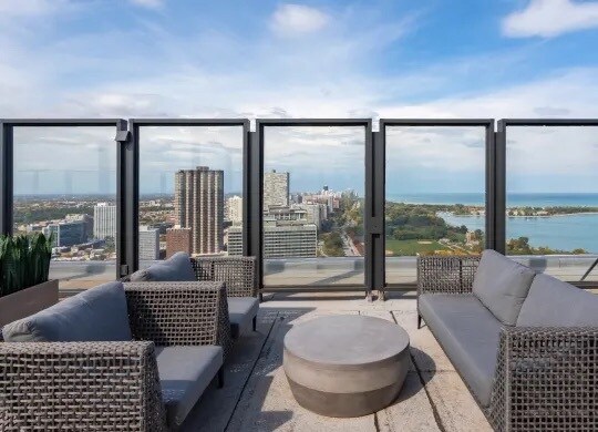 530 W Hawthorne Place unit 3450-2602, Chicago, IL 60657 - photo 5