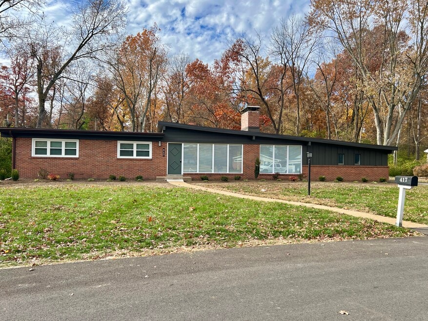 417 Wenneker Dr, Saint Louis, MO 63124 - photo 1