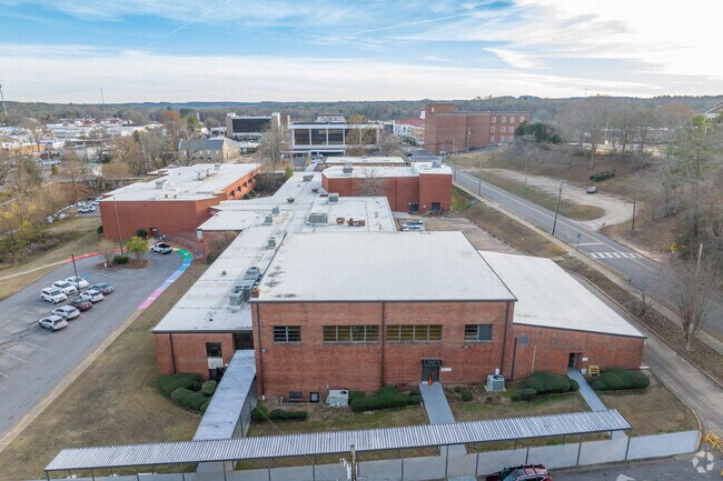 Maddox Intermediate and Middle School teaches children in Jasper.