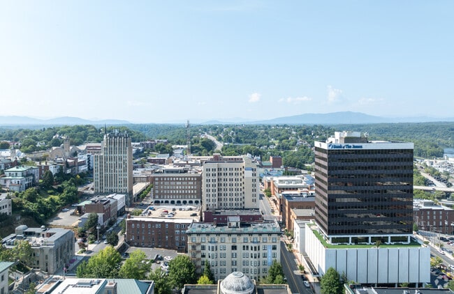 Lakeside is just 10 minutes from Downtown Lynchburg.