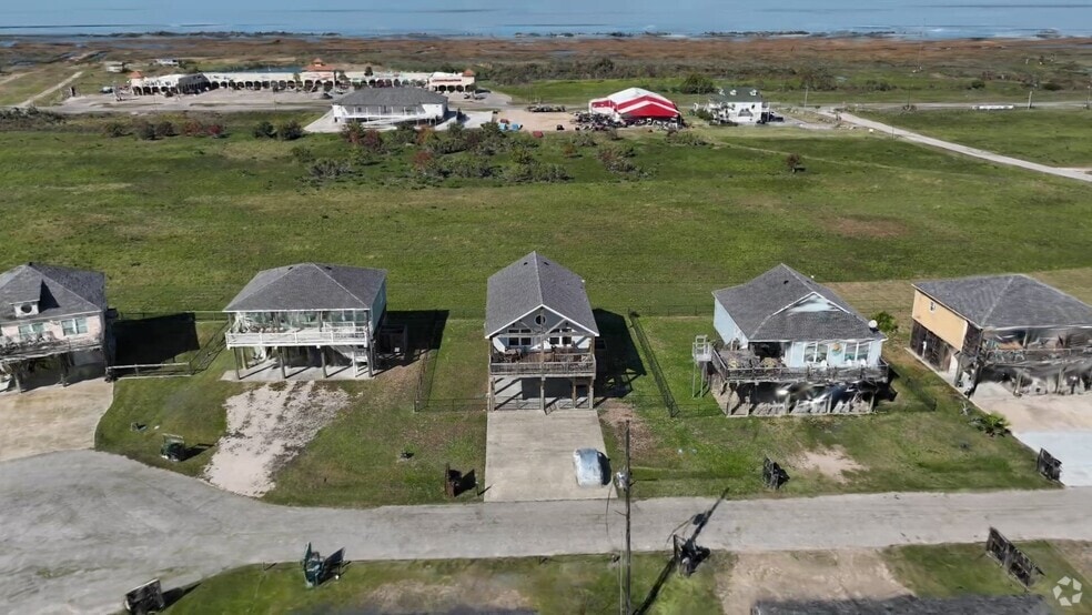 2285 E Lobster St, Crystal Beach, TX 77650 - photo 2