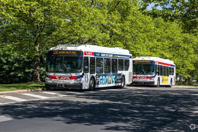 SEPTA has buses that run on the main roads in Vermilion Hills to help residents get around.