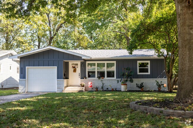 Older ranch homes are a popular choice in Robberson.