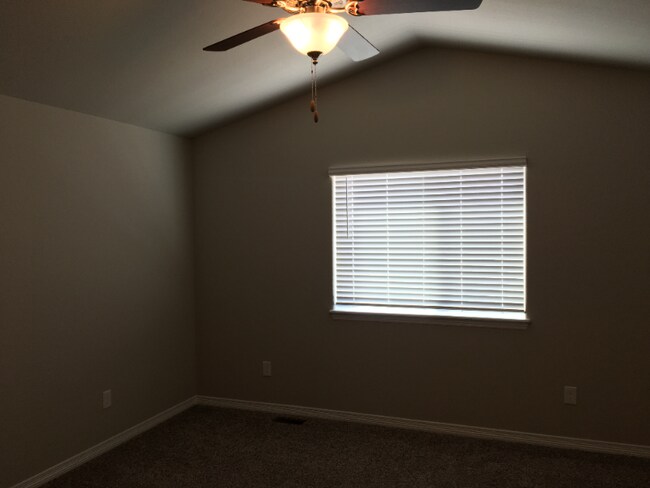 11125 Rockcastle Dr, Colorado Springs, CO 80925 - photo 6