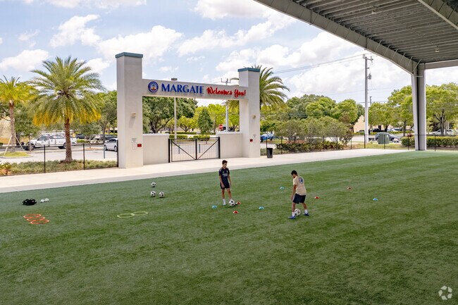 The Buttonwood Hammocks neighborhood has green spaces galore for outdoor activities.