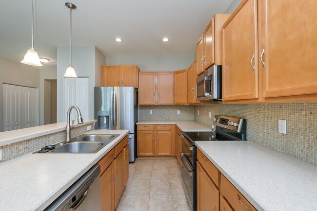 6222 Twin Bridges Dr, Zephyrhills, FL 33541 - photo 6