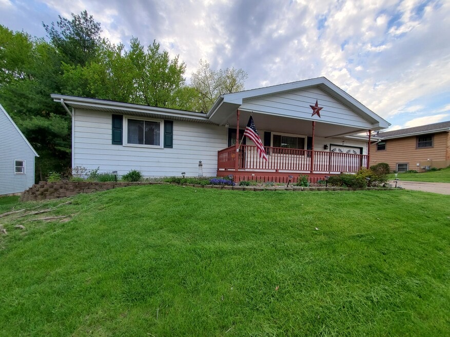 3626 Keymeer Dr, Dubuque, IA 52002 - photo 1