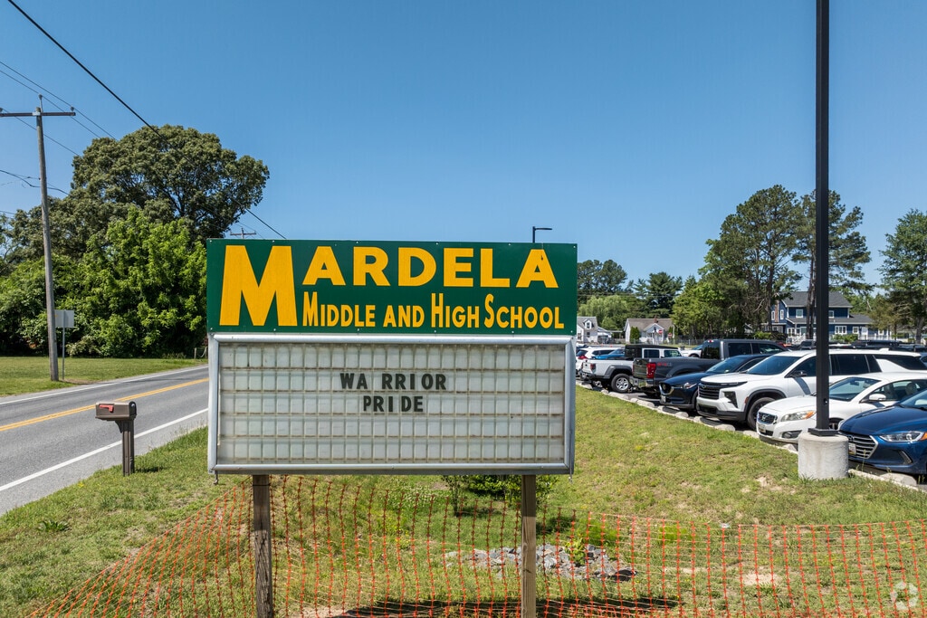 According to state test scores, 16% of Mardela Middle/High School students are at least proficient in math and 50% in reading.