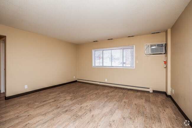 The Malory Apartments, Cedar Rapids, IA 52405 - photo 2