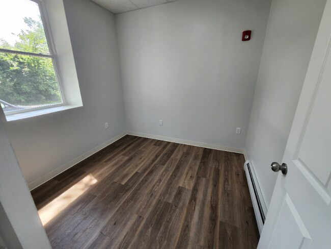 151 S Main St unit B7, Northfield, VT 05663 - photo 3