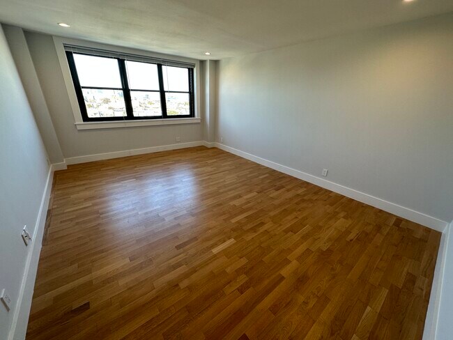447 E 8th St unit 3, Boston, MA 02127 - photo 3