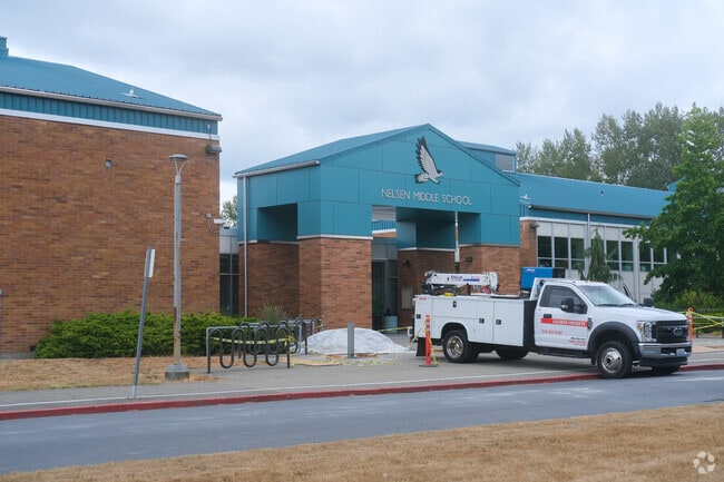 Nelsen Middle School offers clubs and activities in Cedar River.