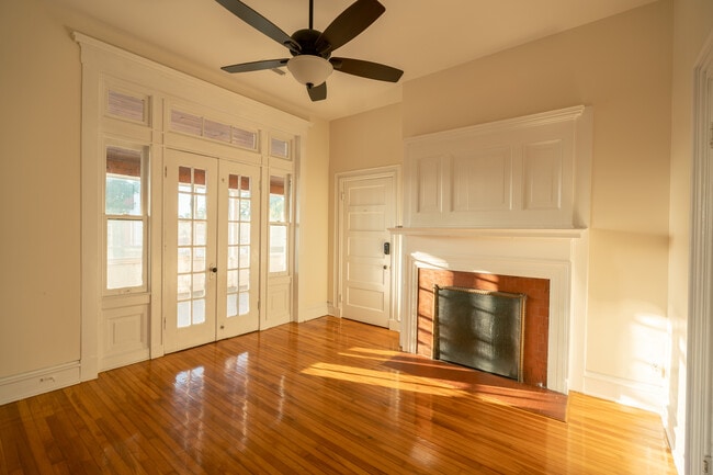 202 Lafayette St unit 3, Jefferson City, MO 65101 - photo 2