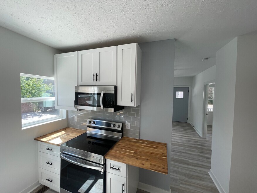 2275 W 11th St unit Up, Cleveland, OH 44113 - photo 1