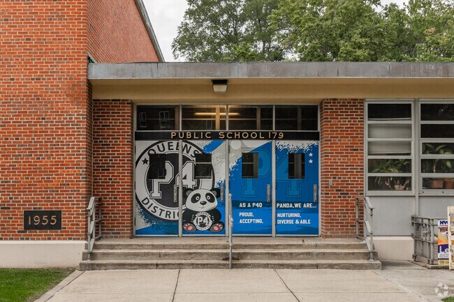 PS Q004 is located in same building as PS 179Q.