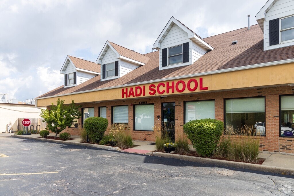 An entry shot for Hadi School of Excellence.